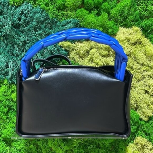 BHeveryday Elegant Handbag with Black Handle - Picture 3 of 7